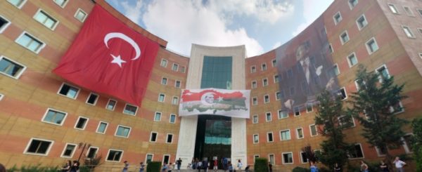 جامعات تركية تدرس الصيدلة باللغة الانجليزية